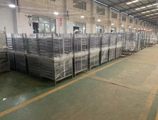 Huazhi Company has undertaken a batch of equipment processing orders from the food indust  Food preparation workbench Sheet Metal Fabrication 2